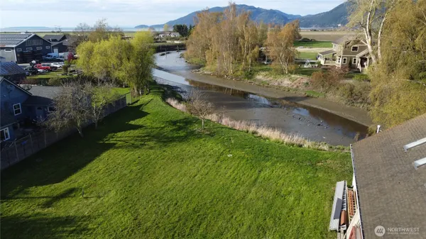 a view of residential houses with outdoor space