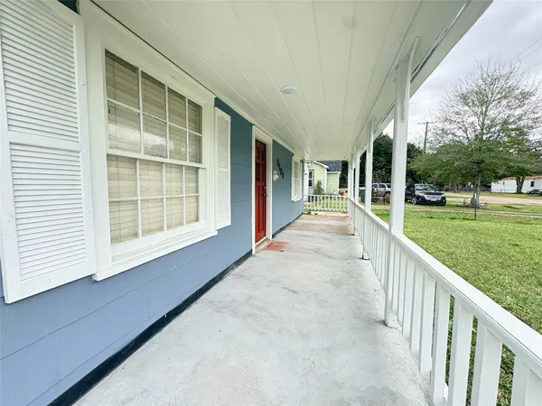 $1,300 | 3103 9th Street, Bay City, TX 77414