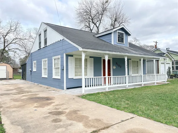$1,300 | 3103 9th Street, Bay City, TX 77414