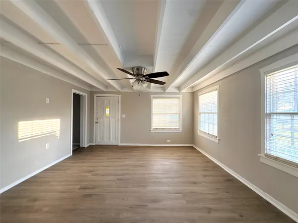 $1,300 | 3103 9th Street, Bay City, TX 77414