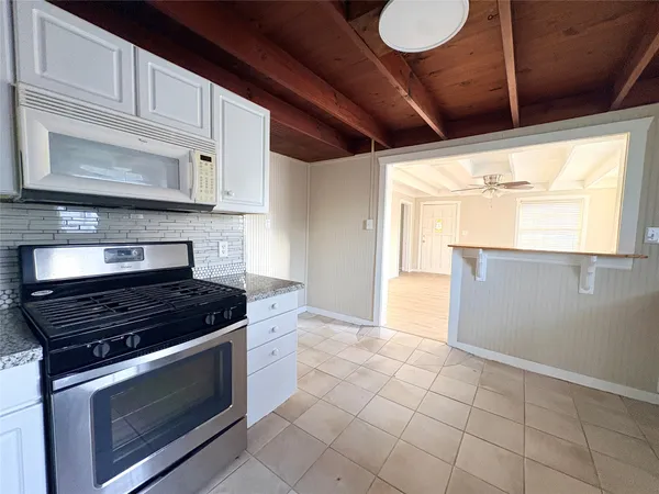 $1,300 | 3103 9th Street, Bay City, TX 77414