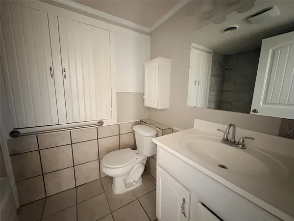 $1,300 | 3103 9th Street, Bay City, TX 77414