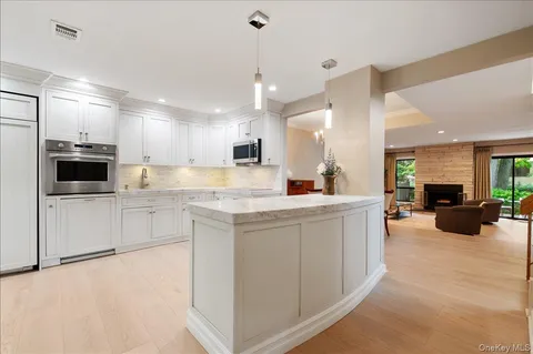 $999,000 | 225 Hamlet Drive, Jericho, NY 11753