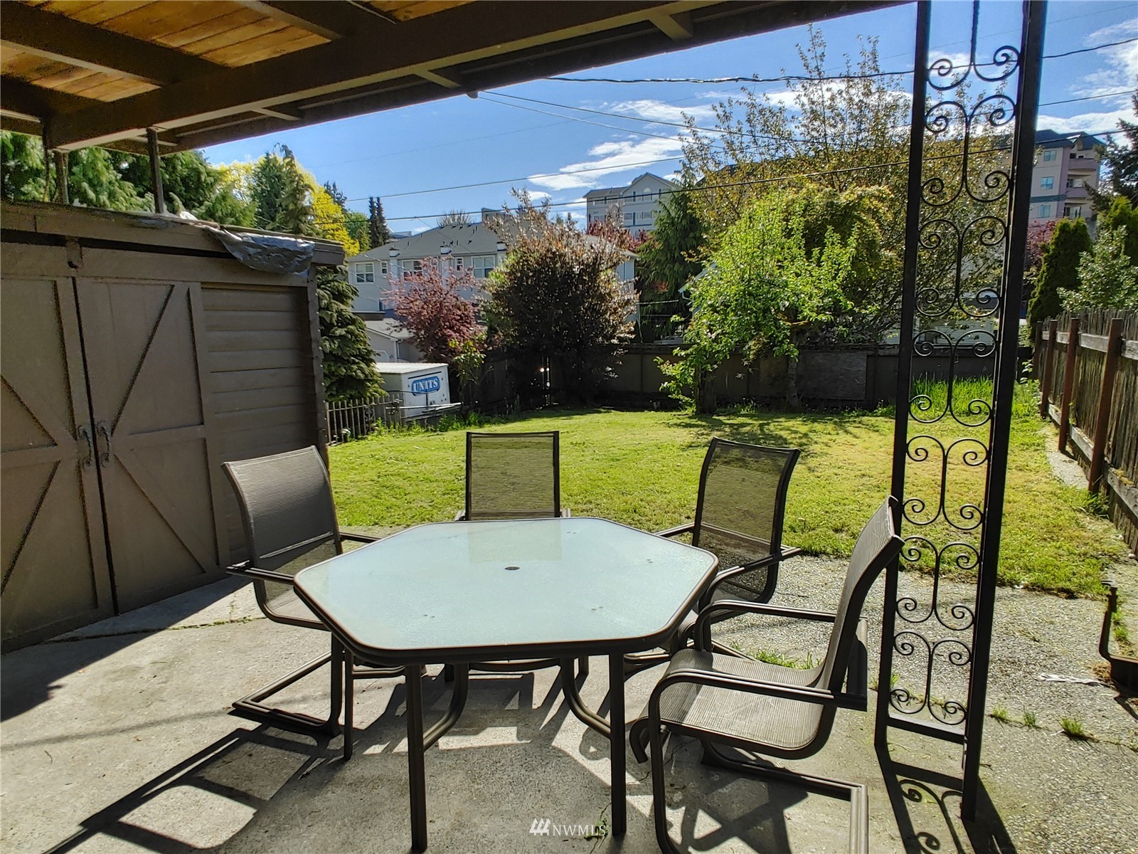 3506 Rockefeller Avenue Everett, WA 98201 - Photo 23 of 27 a view of a chairs and table in patio