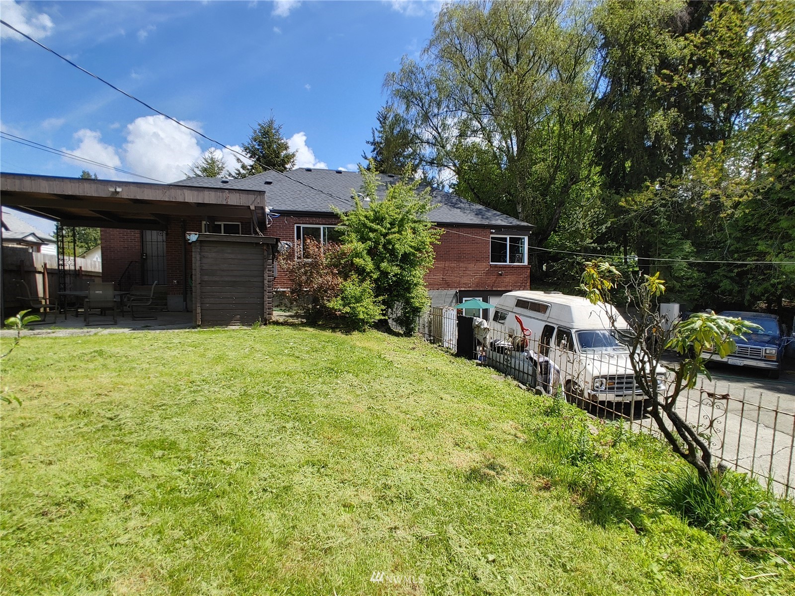 3506 Rockefeller Avenue Everett, WA 98201 - Photo 24 of 27 a front view of a house with garden