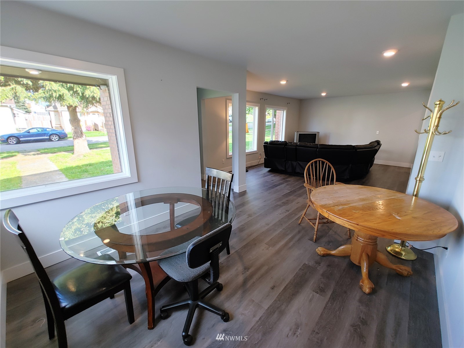 3506 Rockefeller Avenue Everett, WA 98201 - Photo 10 of 27 a dining room with furniture and window