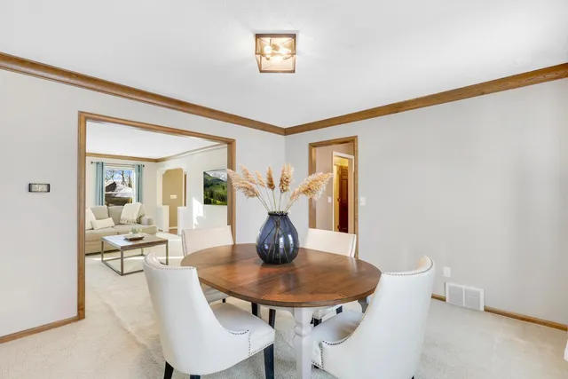 $469,900 | 12 Knoll Lane, Burnsville, MN 55337