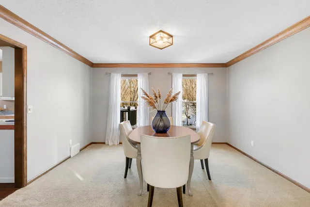 $469,900 | 12 Knoll Lane, Burnsville, MN 55337