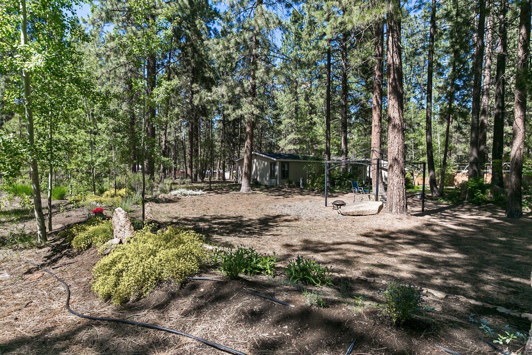 19270 Apache Road Bend, OR 97702 - Photo 20 of 31 23