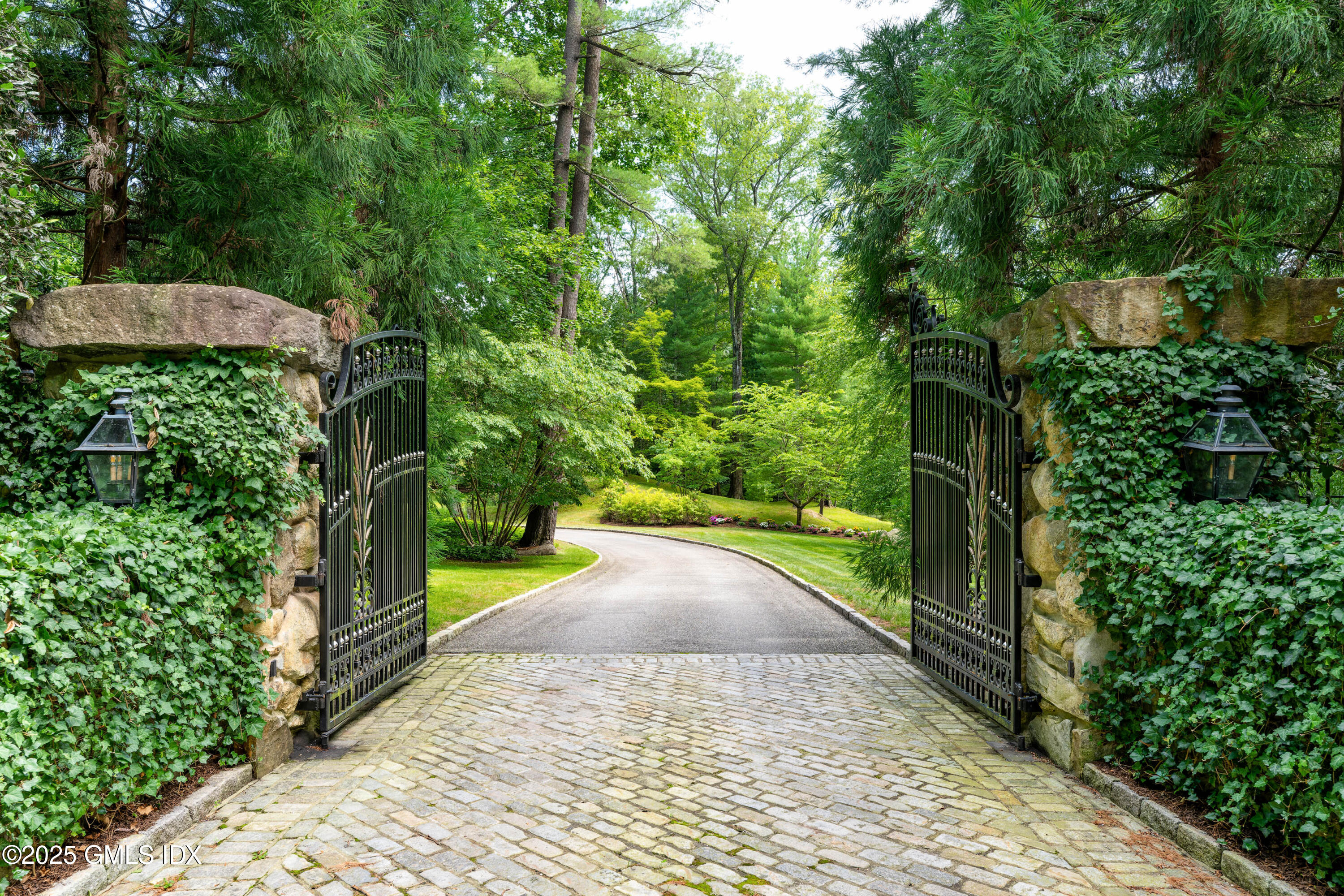 50 Dingletown Road Greenwich, CT 06830 - Photo 3 of 64 Gates to Long Driveway