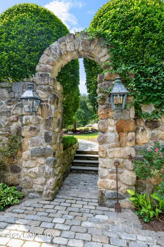 $16,750,000 | 50 Dingletown Road, Greenwich, CT 06830