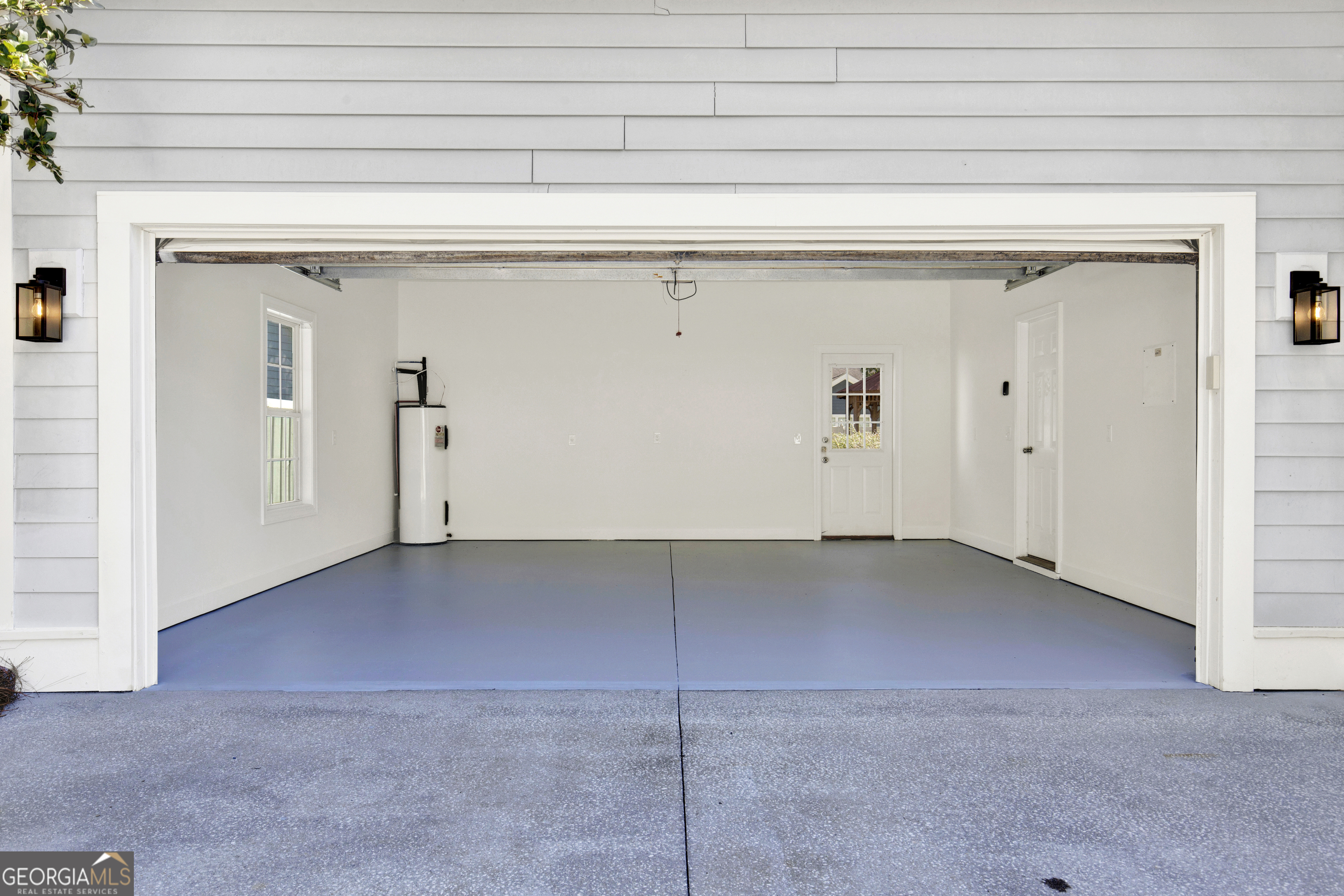 18 Stone Gate Court Pooler, GA 31322 - Photo 26 of 32 a view of a garage