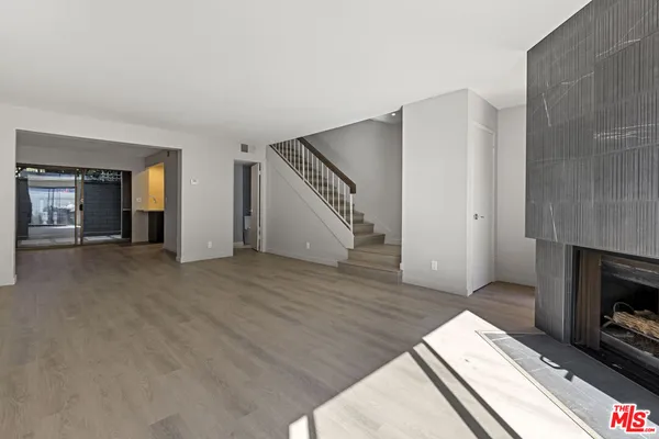 $5,600 | 1044 20th Street, Unit C, Santa Monica, CA 90403
