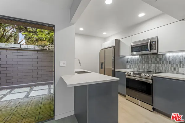$5,600 | 1044 20th Street, Unit C, Santa Monica, CA 90403