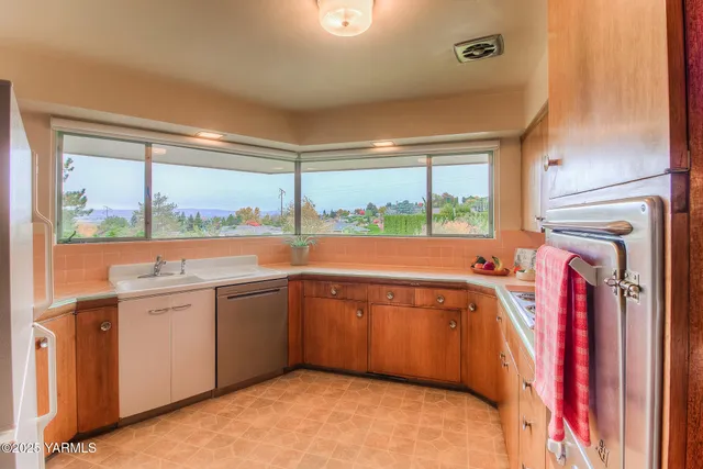 $525,000 | 6406 Englewood Avenue, Yakima, WA 98908