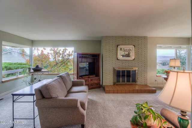 $525,000 | 6406 Englewood Avenue, Yakima, WA 98908
