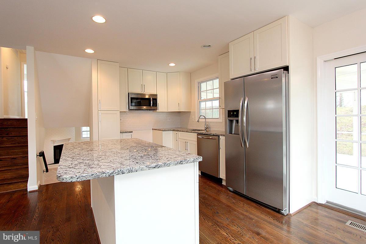 215 Radstock Road Catonsville, MD 21228 - Photo 2 of 29 Kitchen