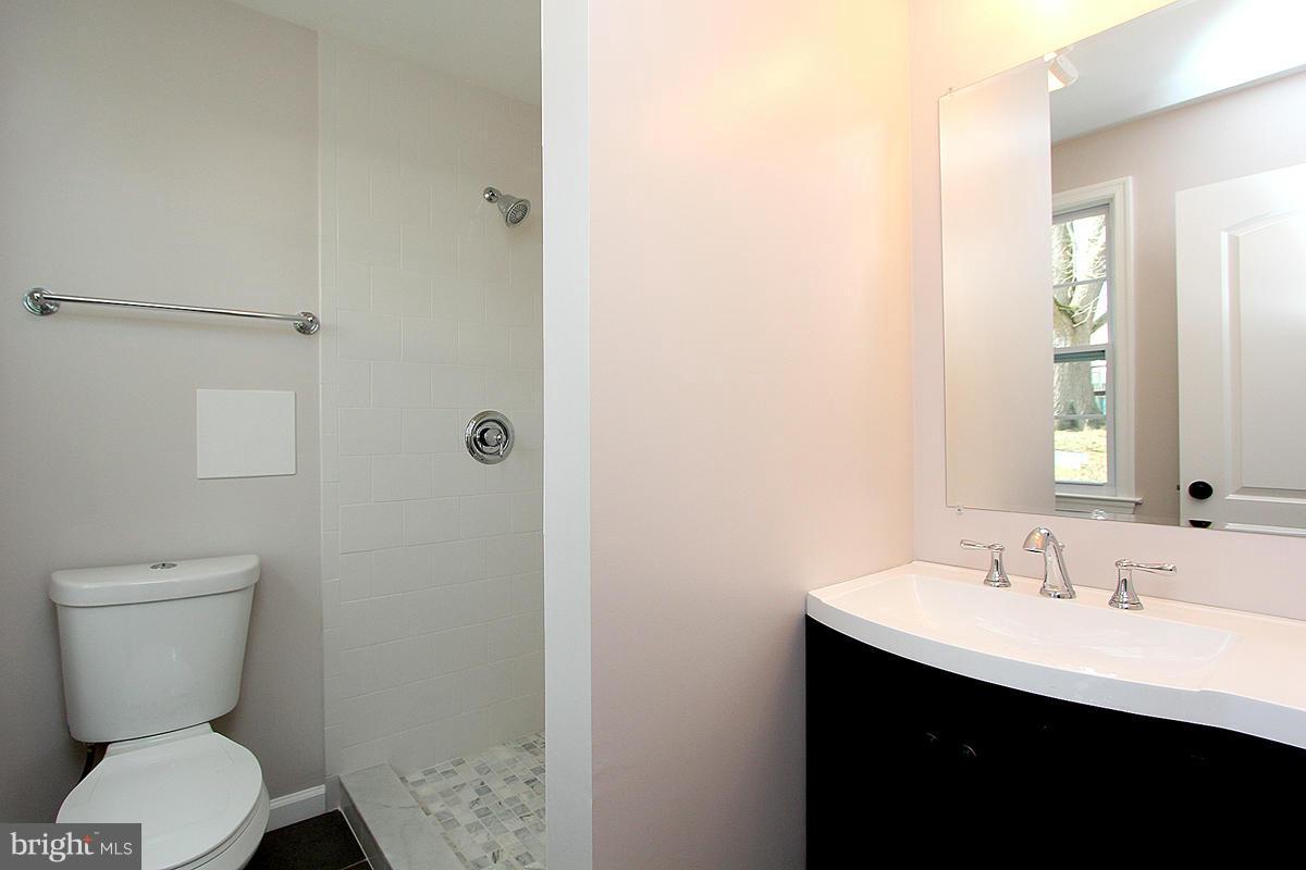 215 Radstock Road Catonsville, MD 21228 - Photo 22 of 29 Bath