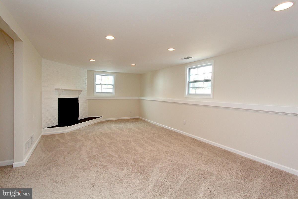 215 Radstock Road Catonsville, MD 21228 - Photo 23 of 29 Family Room