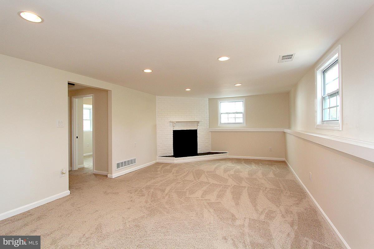 215 Radstock Road Catonsville, MD 21228 - Photo 24 of 29 Family Room