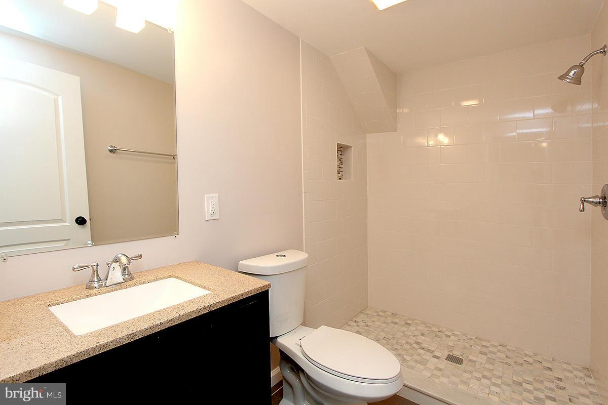 215 Radstock Road Catonsville, MD 21228 - Photo 27 of 29 Bath