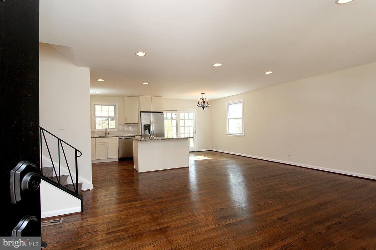 215 Radstock Road Catonsville, MD 21228 - Photo 8 of 29 Living Room