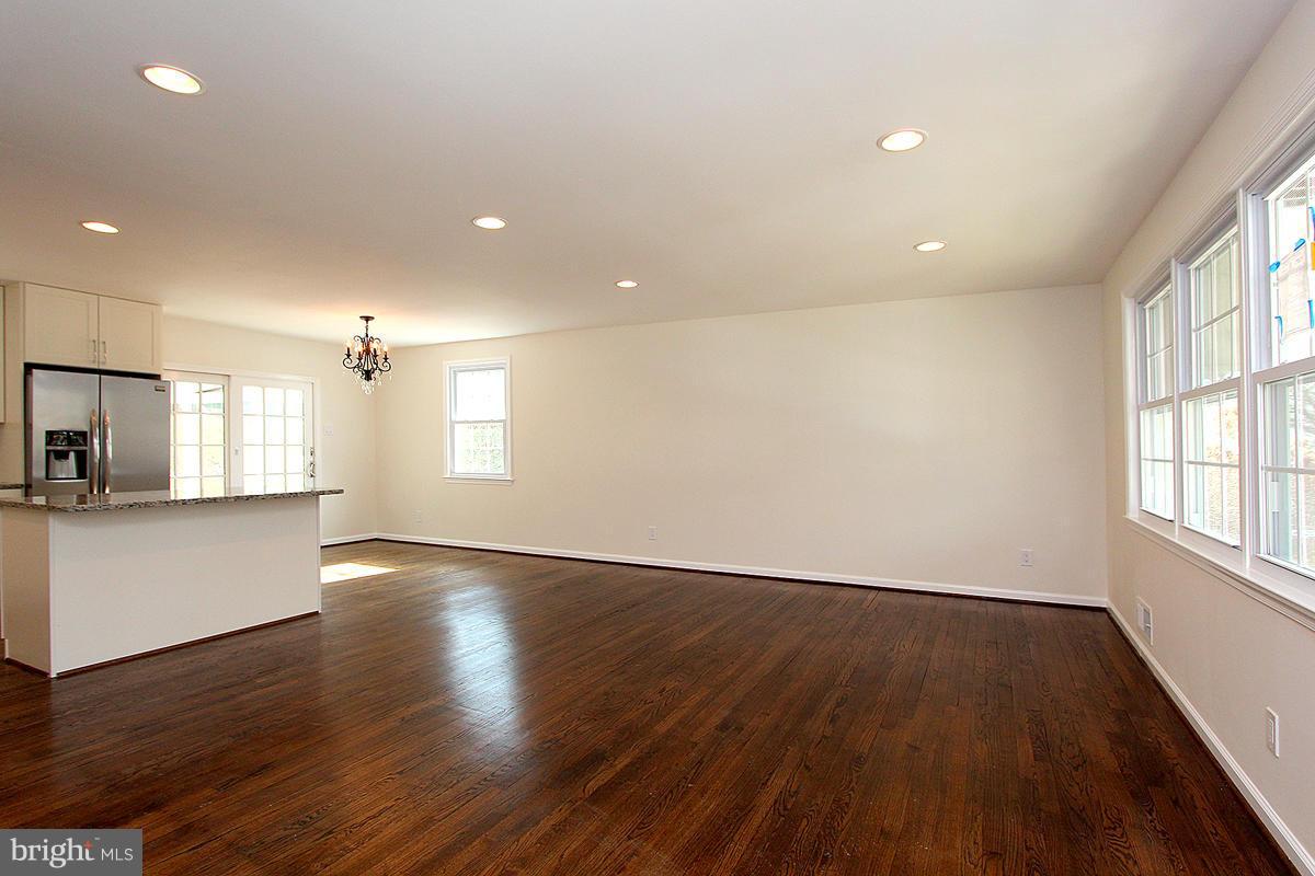 215 Radstock Road Catonsville, MD 21228 - Photo 9 of 29 Living Room
