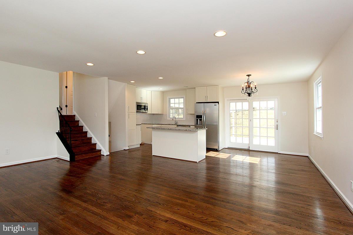215 Radstock Road Catonsville, MD 21228 - Photo 10 of 29 Living Room