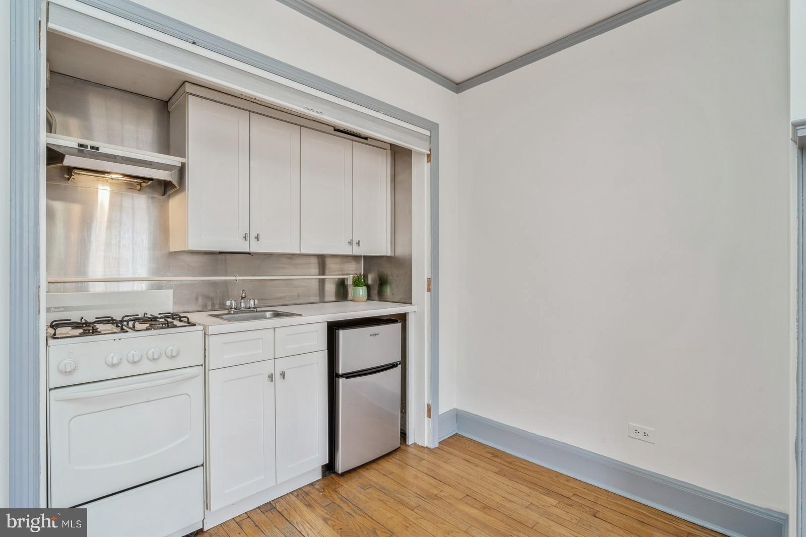 31 Palmer Square West, Unit B Princeton, NJ 08542 - Photo 3 of 17 Kitchen Area