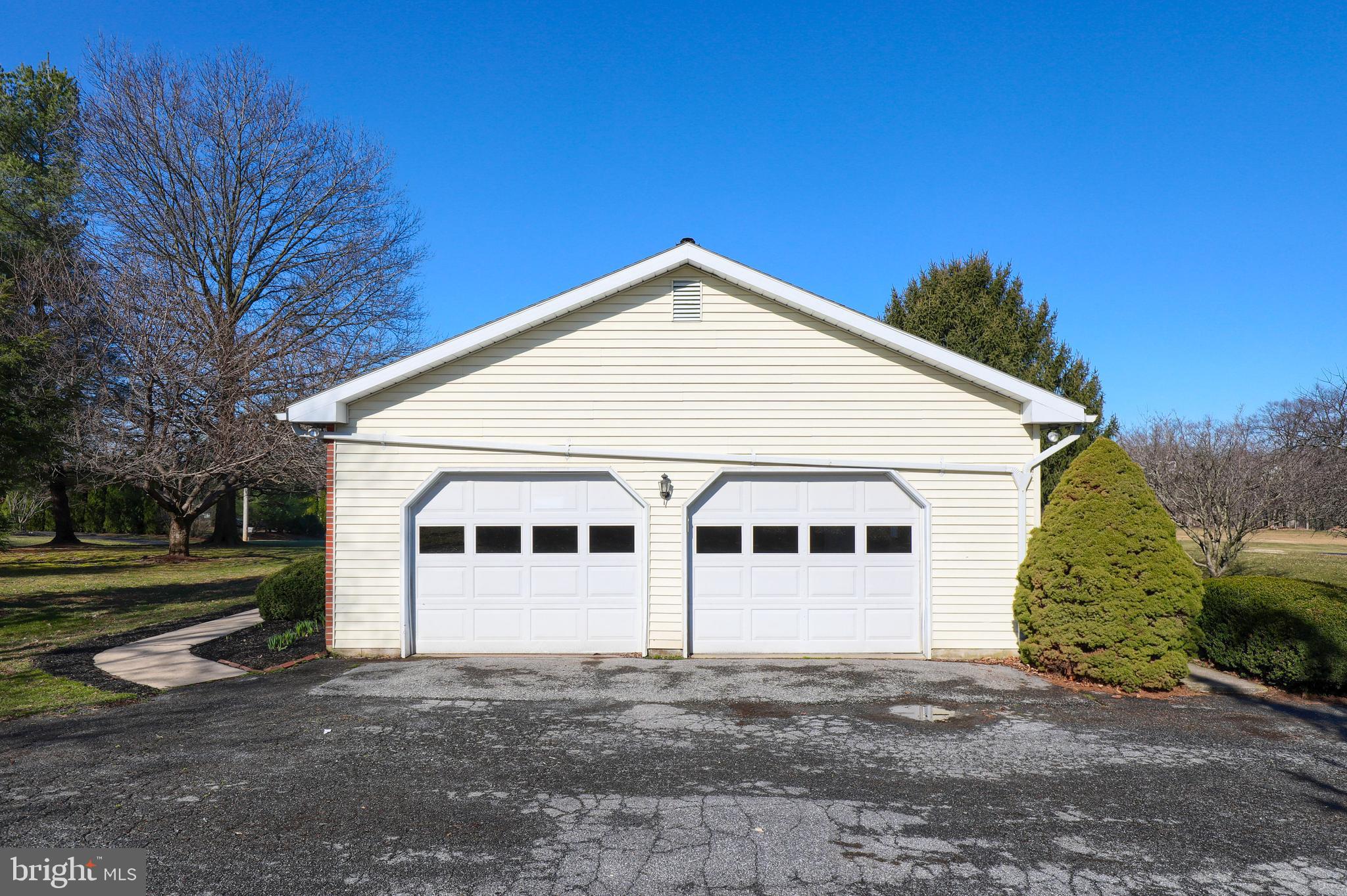6746 Elizabethtown Road Manheim, PA 17545 - Photo 8 of 51