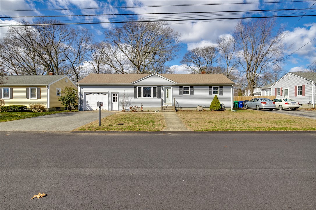 111 Pettis Drive Warwick, RI 02889 - Photo 3 of 22