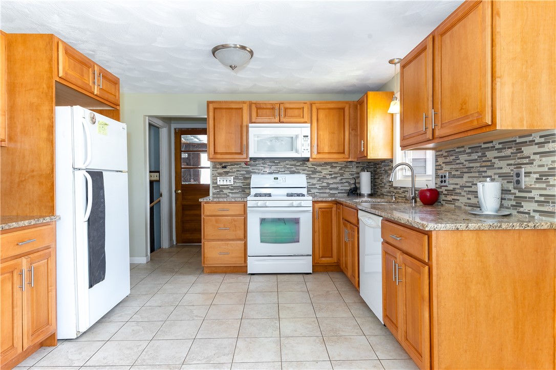 111 Pettis Drive Warwick, RI 02889 - Photo 5 of 22