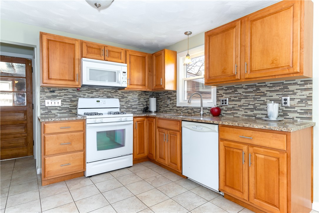 111 Pettis Drive Warwick, RI 02889 - Photo 6 of 22