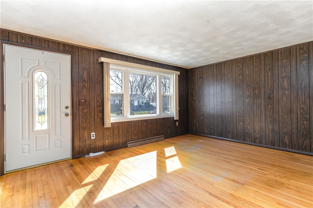 111 Pettis Drive Warwick, RI 02889 - Photo 8 of 22