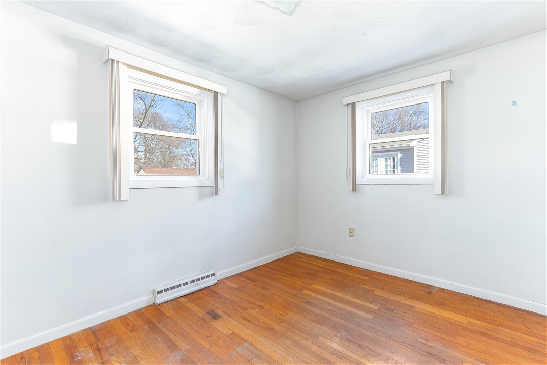 111 Pettis Drive Warwick, RI 02889 - Photo 10 of 22