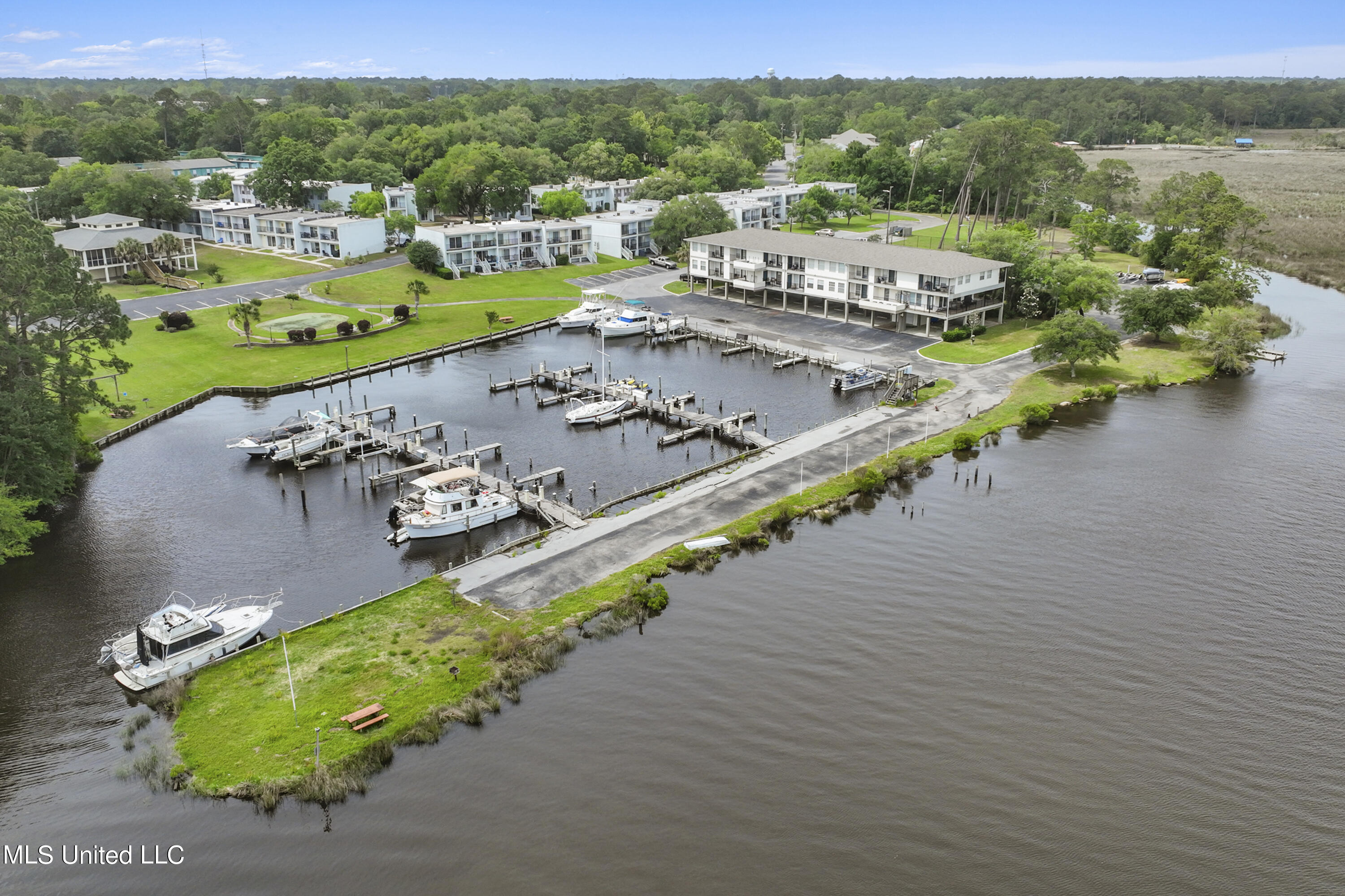 3230 Cumberland Road, Unit 30 Ocean Springs, MS 39564 - Photo 33 of 43 035