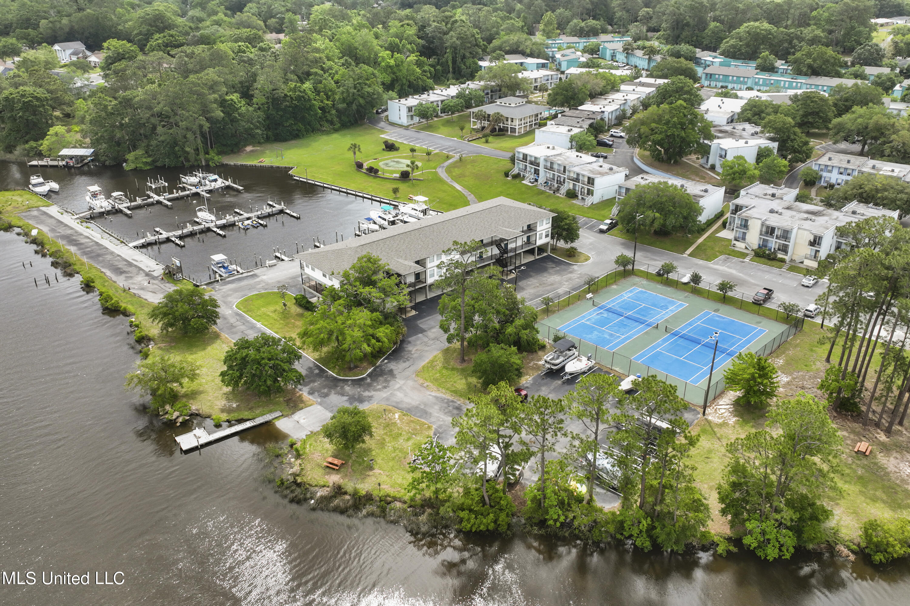3230 Cumberland Road, Unit 30 Ocean Springs, MS 39564 - Photo 34 of 43 036