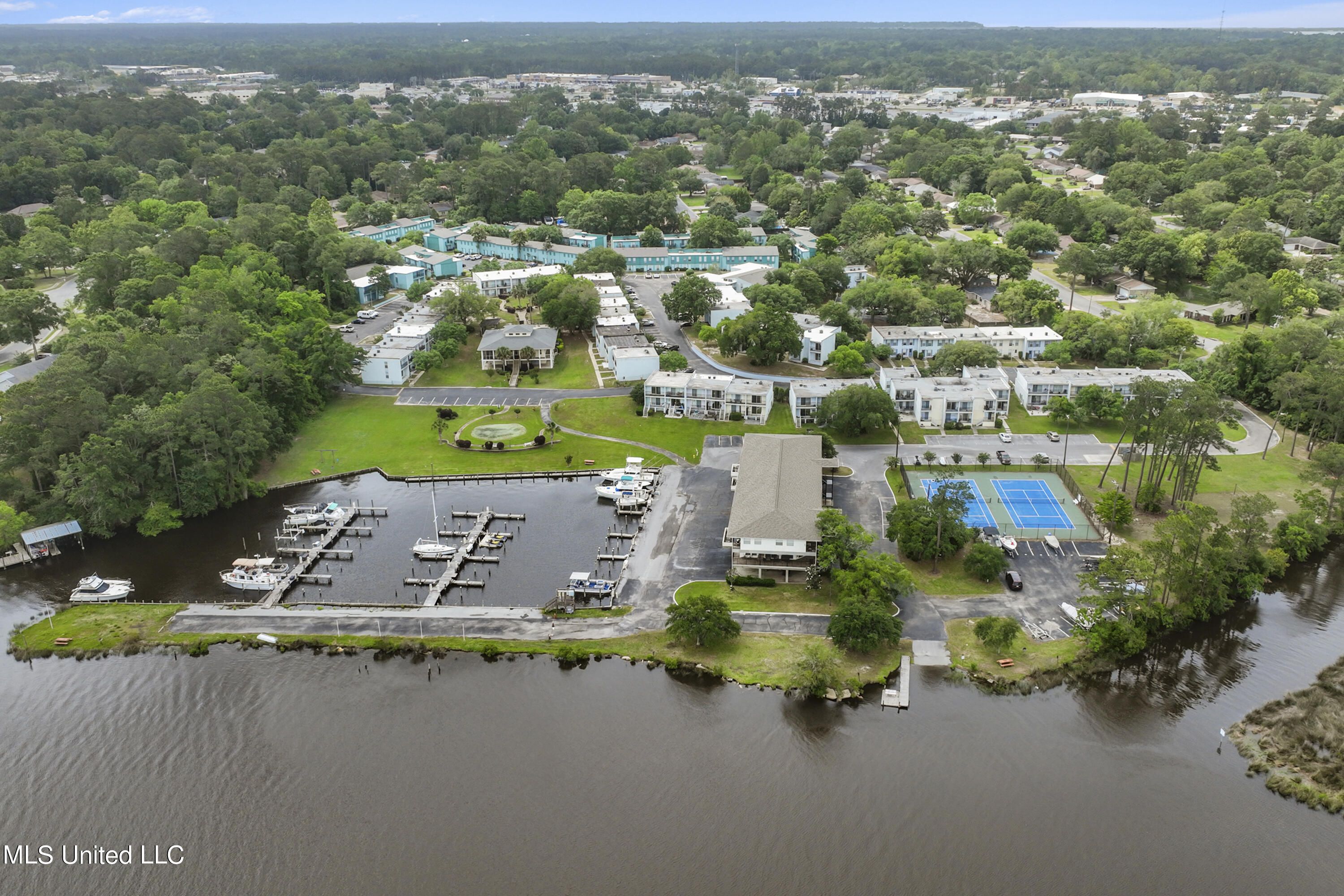 3230 Cumberland Road, Unit 30 Ocean Springs, MS 39564 - Photo 36 of 43 037