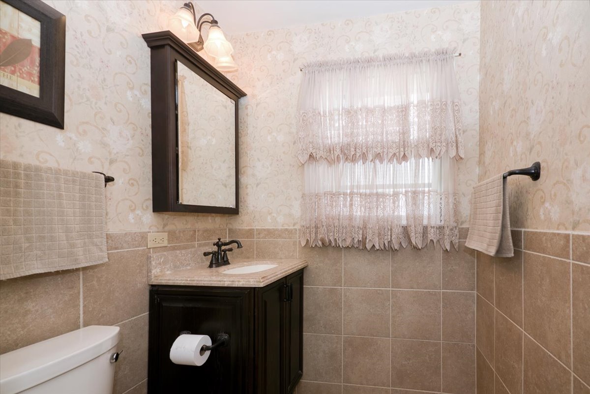 847 South 1st Street DeKalb, IL 60115 - Photo 20 of 34 a bathroom with a sink and a mirror