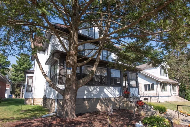 $245,000 | 847 South 1st Street, DeKalb, IL 60115