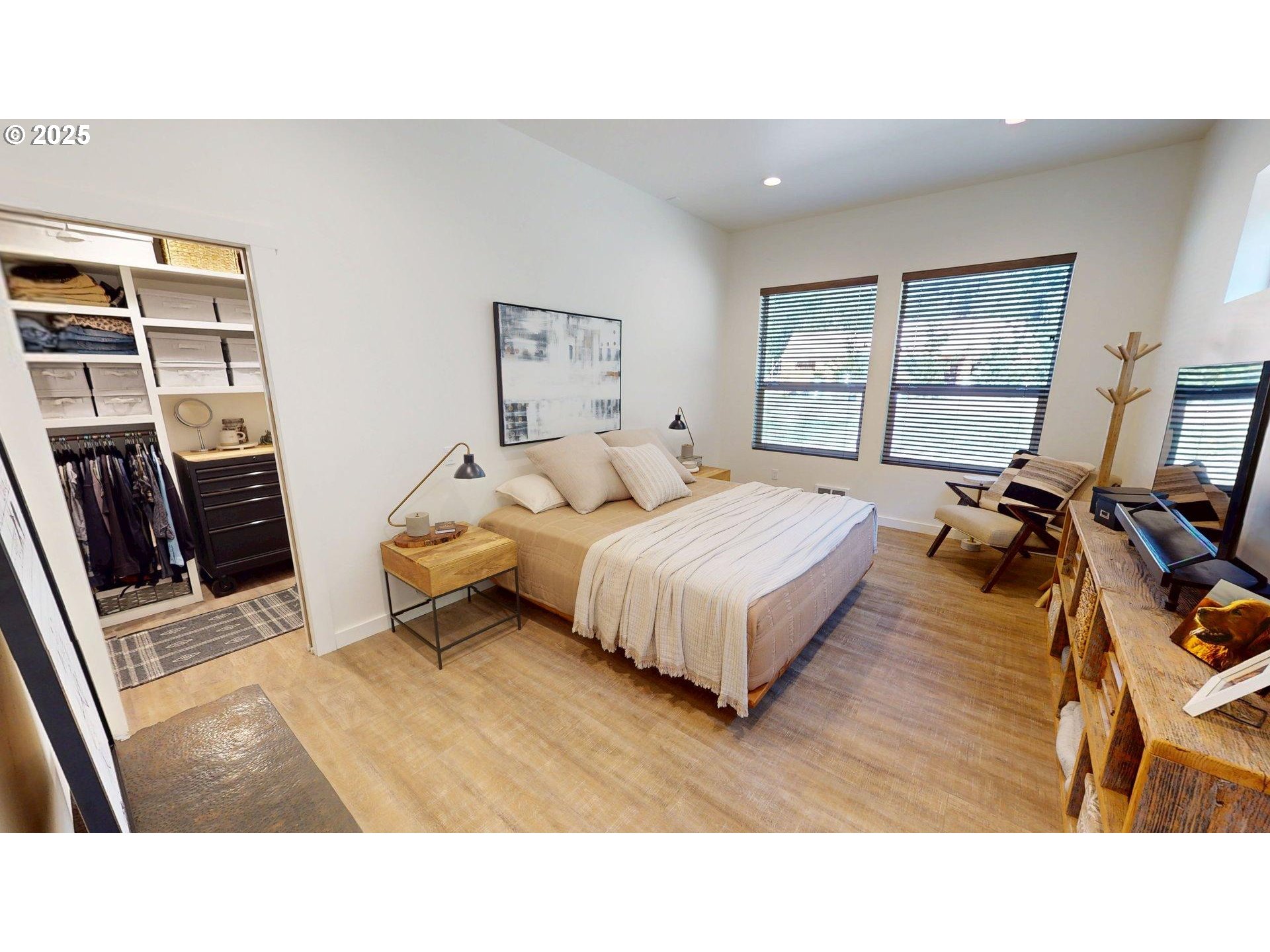 95789 Saunders Creek Road Gold Beach, OR 97444 - Photo 23 of 48 Owner's Suite Bedroom