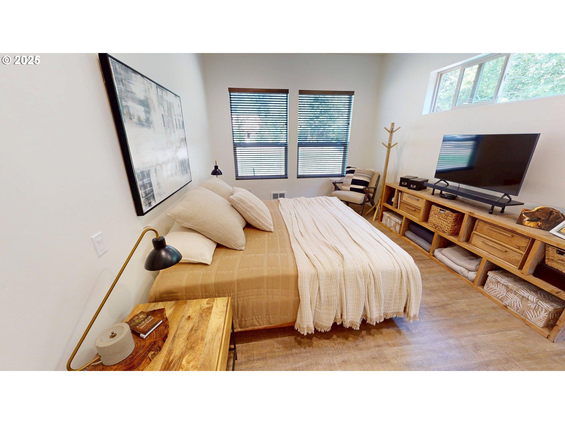 95789 Saunders Creek Road Gold Beach, OR 97444 - Photo 26 of 48 Owner's Suite Bedroom