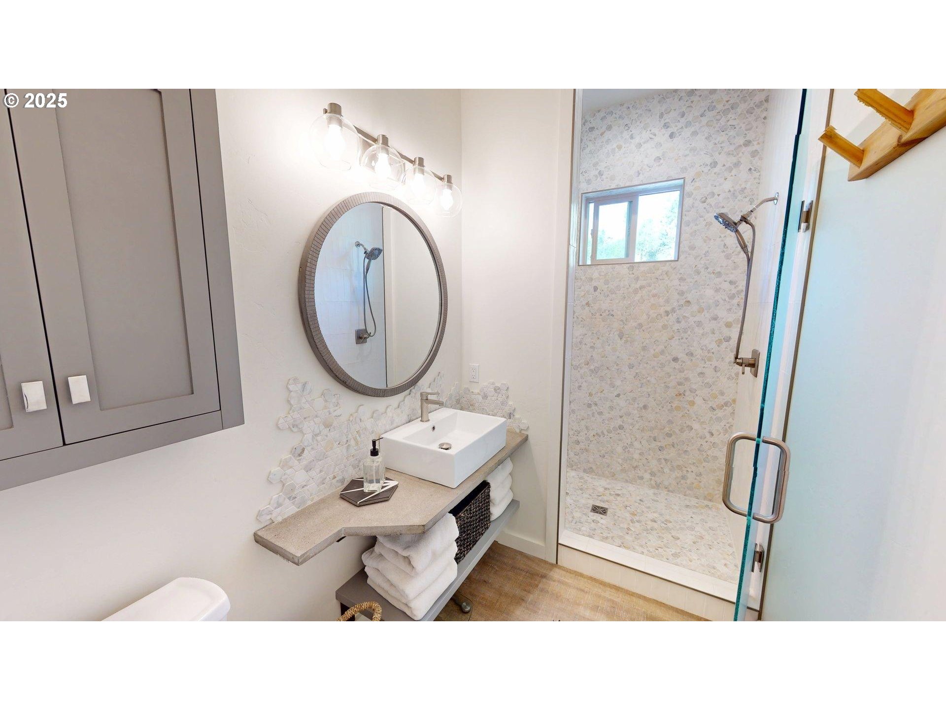 95789 Saunders Creek Road Gold Beach, OR 97444 - Photo 28 of 48 Owner's Suite Bathroom