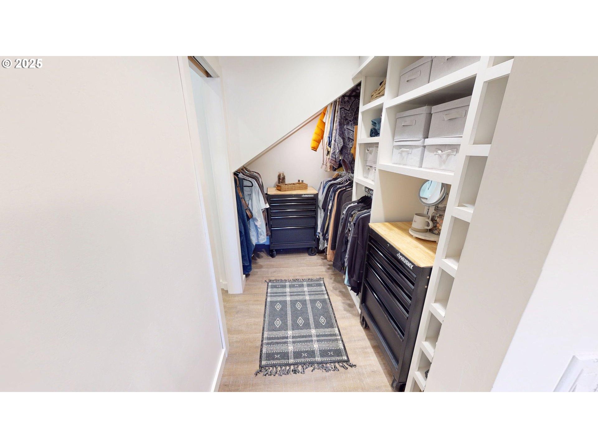 95789 Saunders Creek Road Gold Beach, OR 97444 - Photo 29 of 48 Owner's Suite Bedroom
