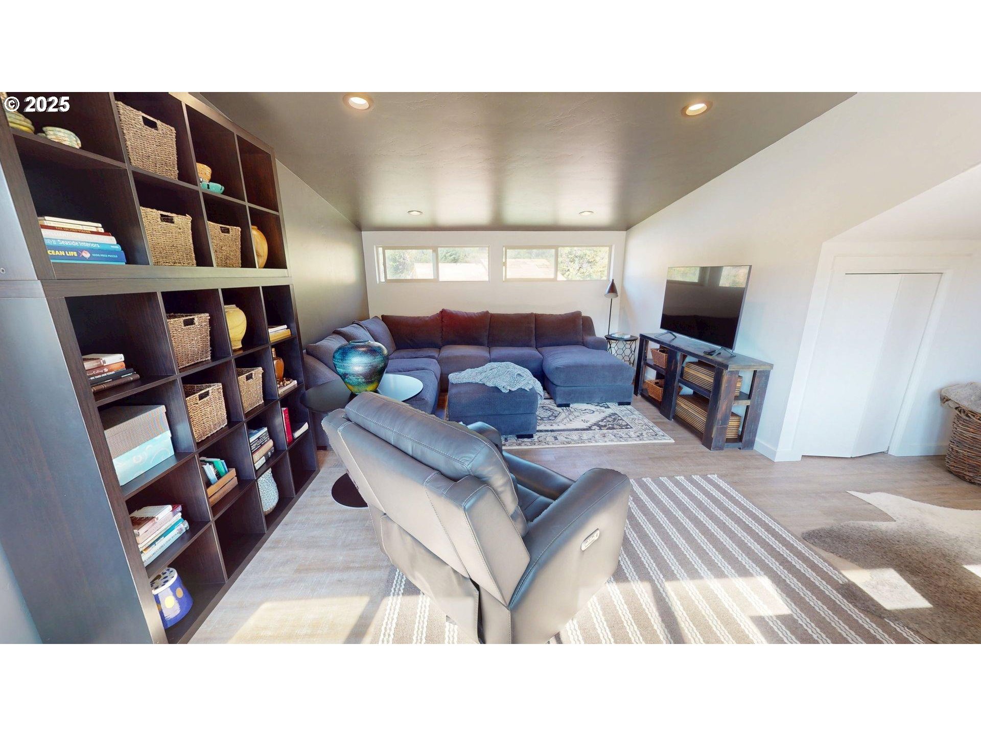 95789 Saunders Creek Road Gold Beach, OR 97444 - Photo 36 of 48 Family Room