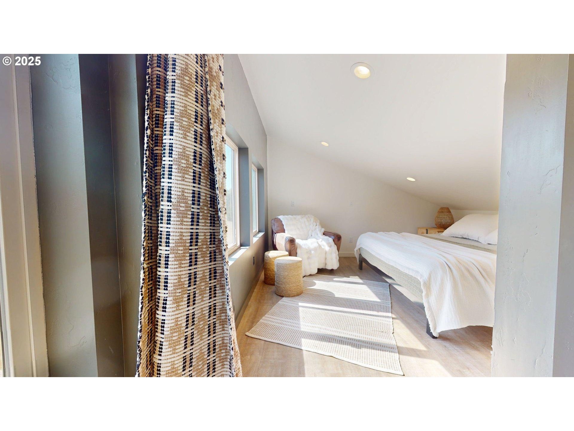 95789 Saunders Creek Road Gold Beach, OR 97444 - Photo 39 of 48 Bedroom