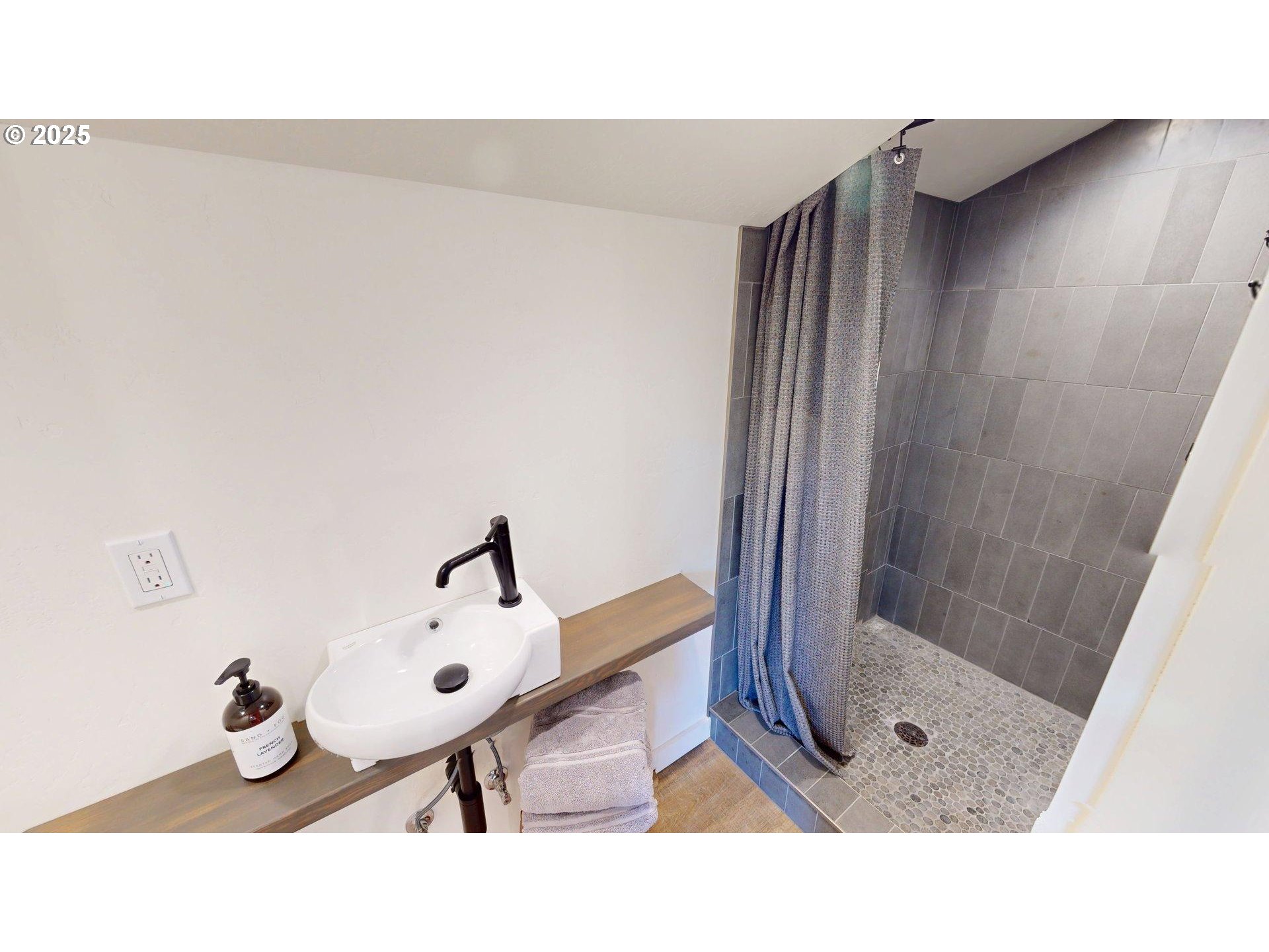 95789 Saunders Creek Road Gold Beach, OR 97444 - Photo 41 of 48 Bathroom