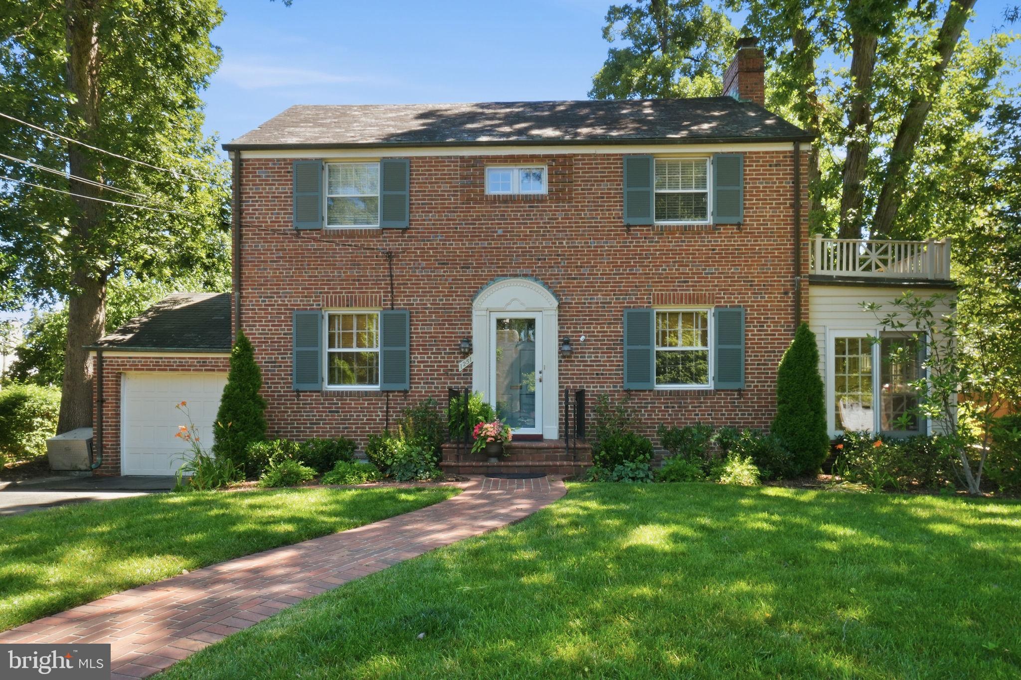 1251 South Oakcrest Road Arlington, VA 22202 - Photo 1 of 57