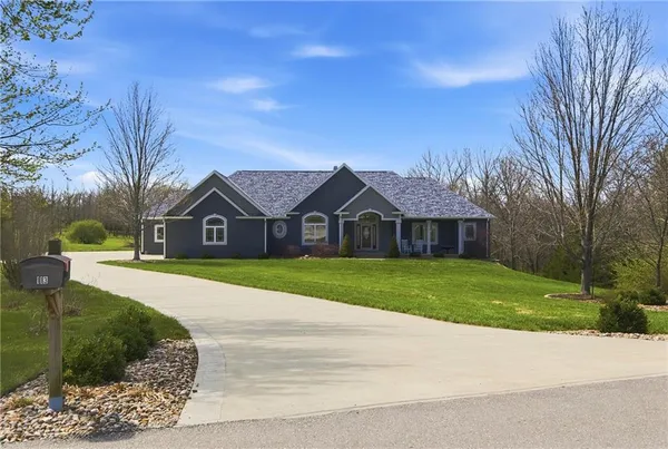 $899,950 | 113 Rock Creek Loop, Lansing, KS 66043