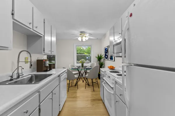 $99,900 | 10113 West 34th Street, Unit 105, Hopkins, MN 55305